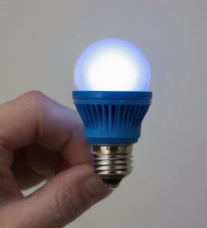 Почему светодиодная лампа светится даже при выключенном выключателе?