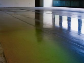 Правильная заливка пола: от выбора материала до идеального высыхания