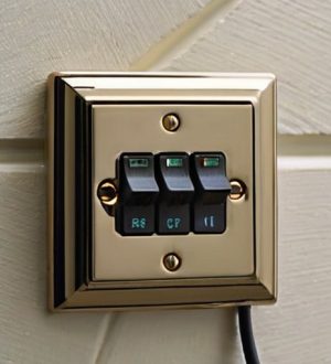 Установка трехклавишного выключателя: пошаговое руководство для безопасного и удобного управления светом