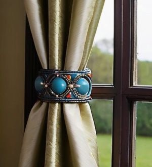 Искусство подхватов: как выбрать и установить идеальные акценты для штор в интерьере