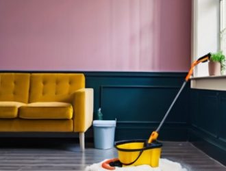 Как эффективно удалить побелку со стен: советы по минимизации пыли и грязи