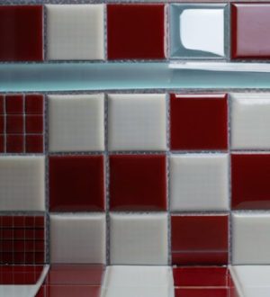 Как исправить отклеивание напольной плитки: пошаговое руководство по ремонту и уходу