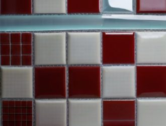 Как исправить отклеивание напольной плитки: пошаговое руководство по ремонту и уходу