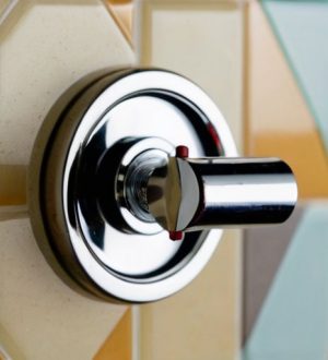 Как отремонтировать сломанный переключатель на душ: пошаговое руководство для домашних мастеров