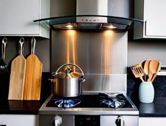 Как правильно очистить кухонную вытяжку: советы для эффективного ухода и долгого срока службы