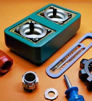 Как самостоятельно разобрать розетку с выключателем: пошаговое руководство для начинающих