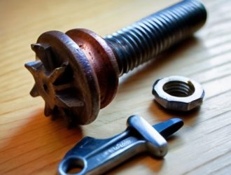 Как справиться с ржавыми шурупами: от оценки состояния до эффективных методов откручивания