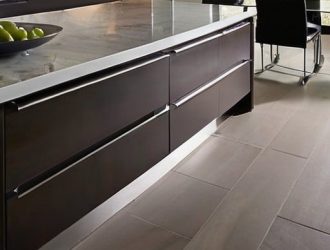 Керамогранитная столешница: как выбрать, уложить и ухаживать за идеальным кухонным элементом