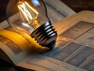 Лампочка Ильича: История, Влияние и Будущее Освещения