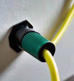 Надежное закрепление кабеля в штробе: советы и рекомендации для электромонтажников