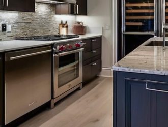 Подсветка на кухонном гарнитуре: Как выбрать и установить идеальное освещение для вашего пространства