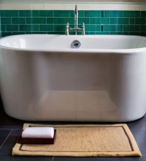 Правильное крепление ванны к стене: шаги к долговечности и безопасности