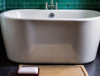 Правильное крепление ванны к стене: шаги к долговечности и безопасности