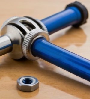 Правильное направление откручивания кран-буксы: ключ к успешному ремонту сантехники