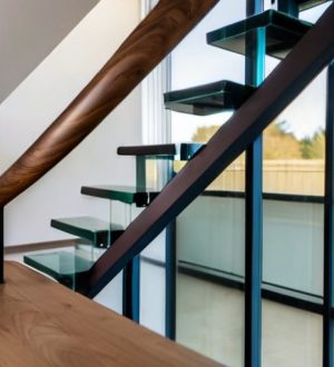Создание Перил для Лестницы: Пошаговое Руководство по Безопасности и Дизайну Вашего Дома