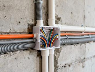 ПНД, ПВХ или гофра: какую пластиковую трубу выбрать